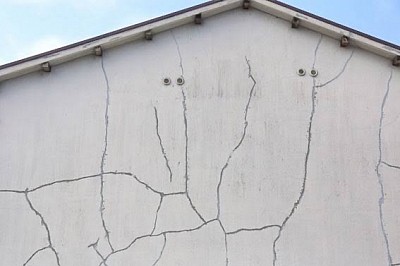 外壁ひび割れ例